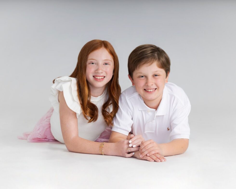 ©Gittings_Nouveau_Style_Siblings_White_Background_close_up