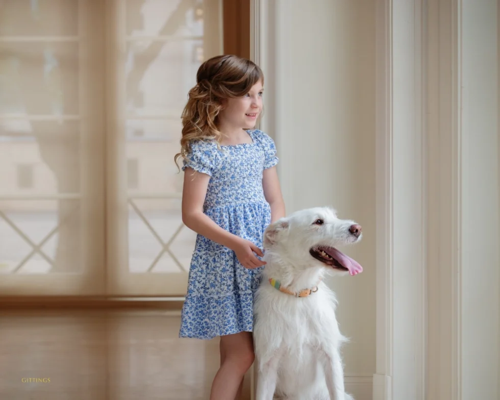 ©Gittings_indoor_studio_pet_portrait_child_with_dog