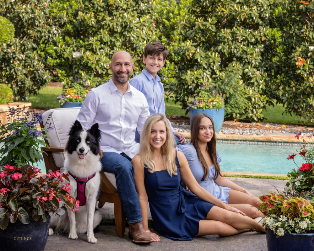 ©Gittings_Outdoor_Pet_Portrait_Family_By_Pool