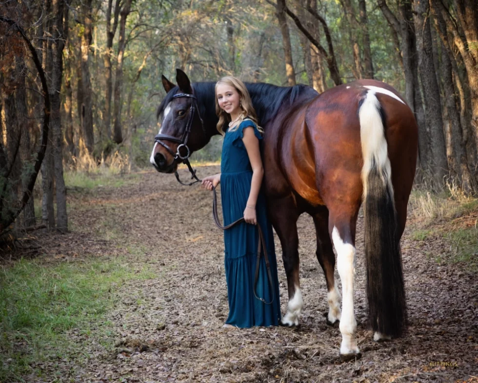 ©Gittings_outdoor_pet_portrait_girl_with_horse
