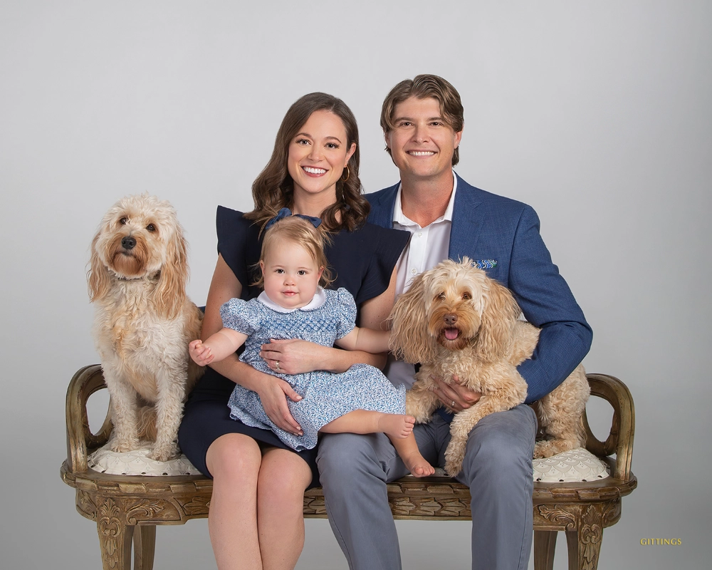 ©Gittings_Studio_Pet_Portrait_Family_With_Toddler_And_Dogs