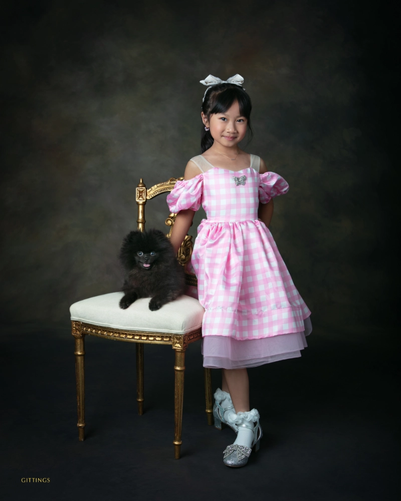 ©Gittings_studio_pet_portrait_girl_with_dog_painted_background