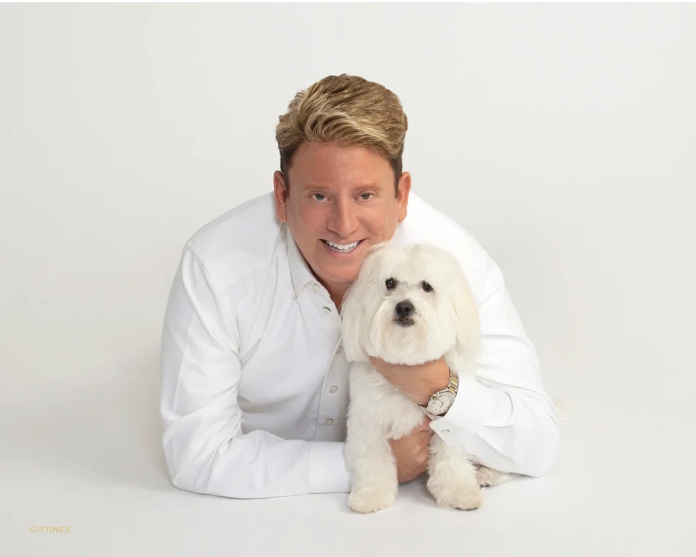 ©Gittings_studio_pet_portrait_man_with_white_dog
